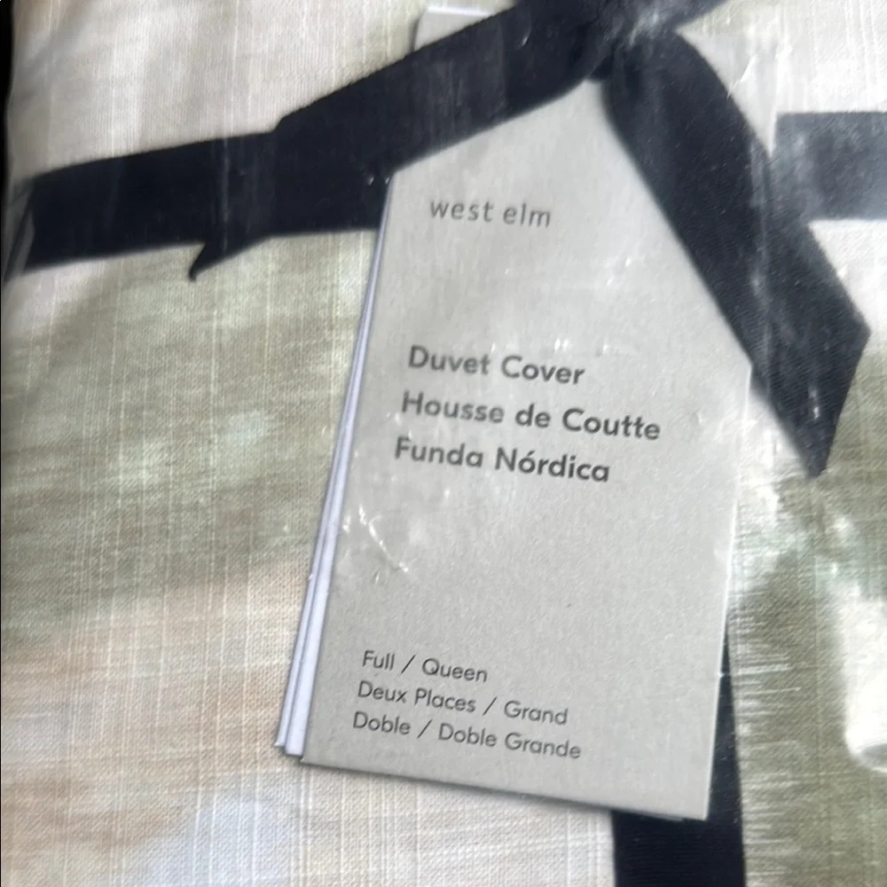 West Elm Cream and Green Duvet Cover for Elegant Bedding Full / Queen